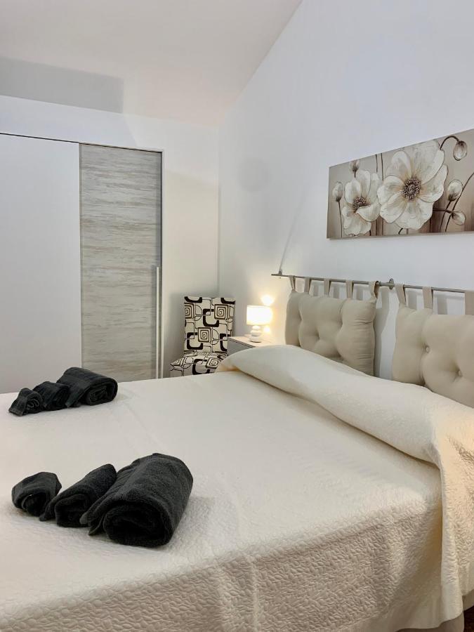 Casa Vacanza V&G Domus De Maria Exteriér fotografie