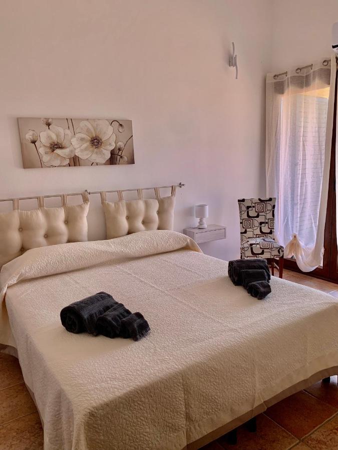 Casa Vacanza V&G Domus De Maria Exteriér fotografie