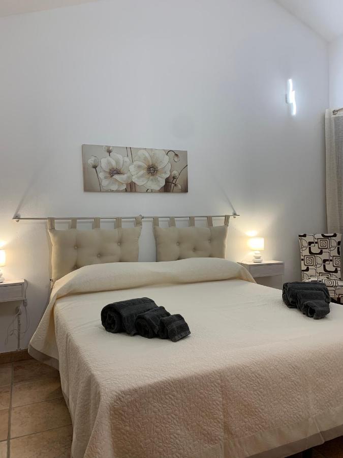 Casa Vacanza V&G Domus De Maria Exteriér fotografie
